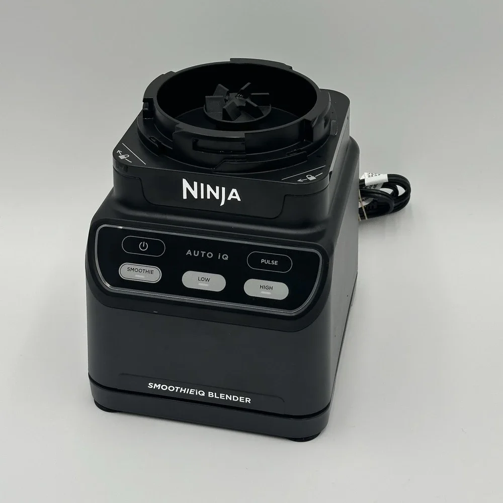 Ninja SMOOTHIEiQ  1400 Peak Watts Blender Motor Only Blender